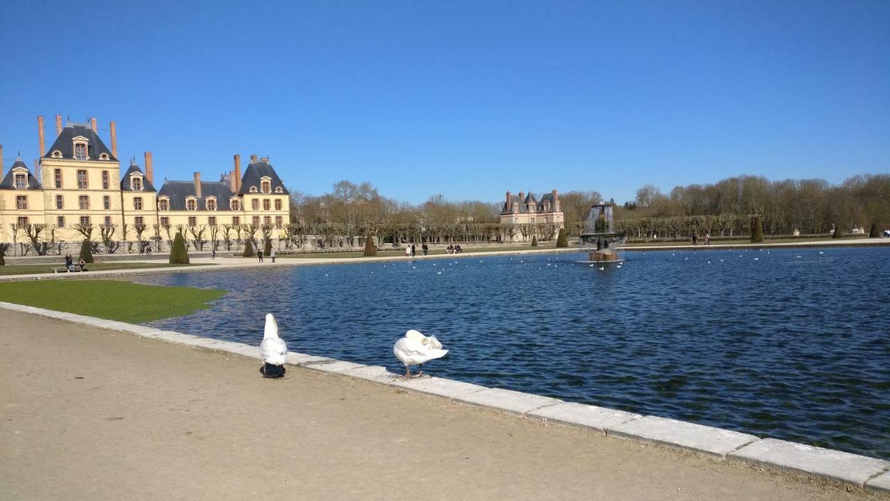 Studio Royal By Beds4Wanderlust - Place Du Marche Avec Parking Prive Fontainebleau Luaran gambar